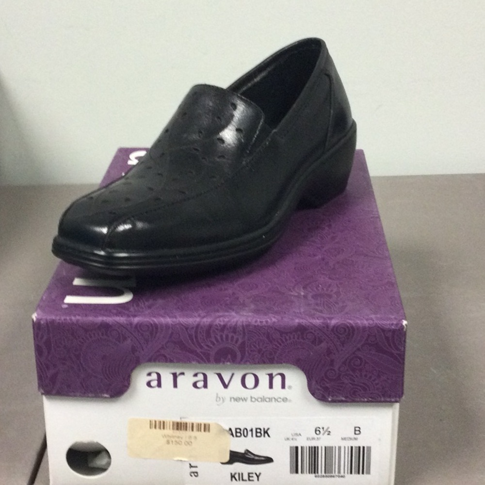 NEW Aravon Black Leather Loafers